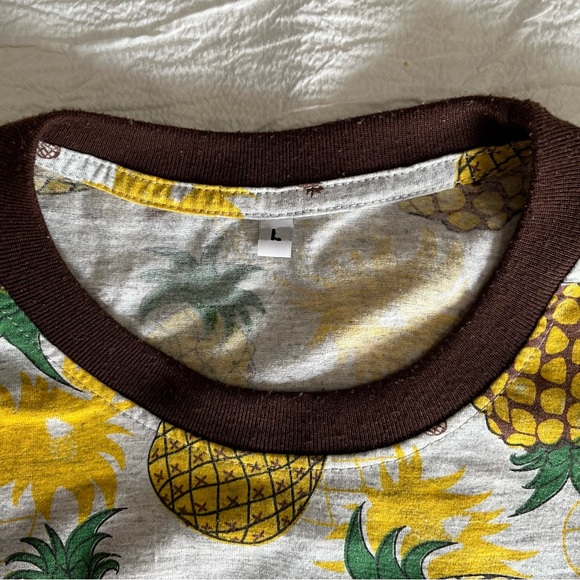 Mens L pineapple shirt - Picture 3 of 3